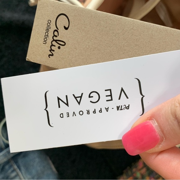 “Augusta” CALI.  Beige Bucket Bag - Picture 5 of 6